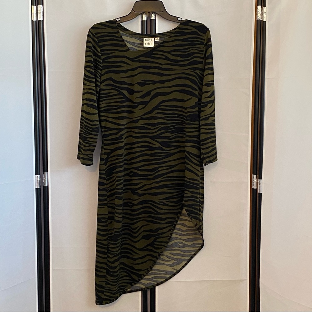 Truth + Style Olive Green Zebra Print Tunic Size Small